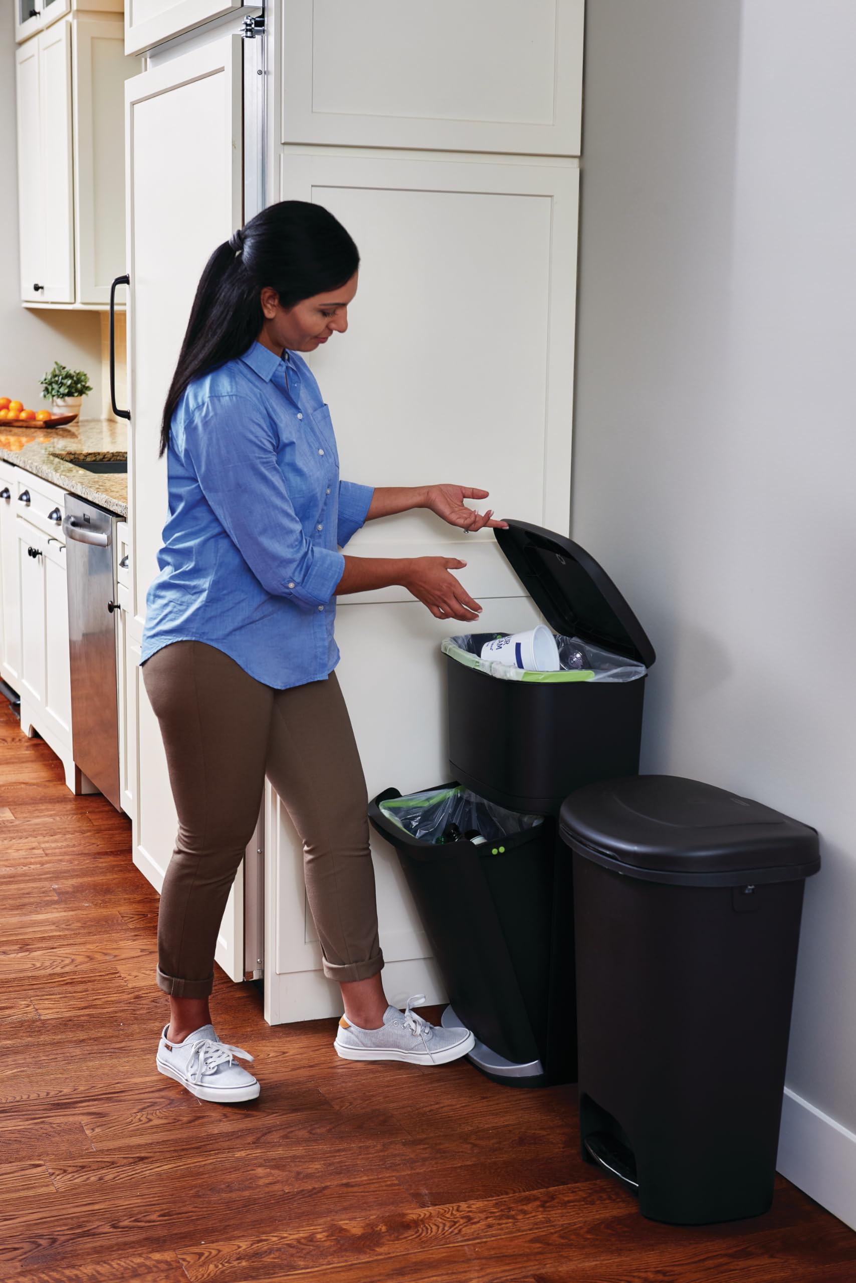 Rubbermaid Classic Step-On Trash Can with Lid, 13-Gallon, Black, Easy Clean Wastebasket for Home/Kitchen/Bedroom/Office/Garage - Image 6
